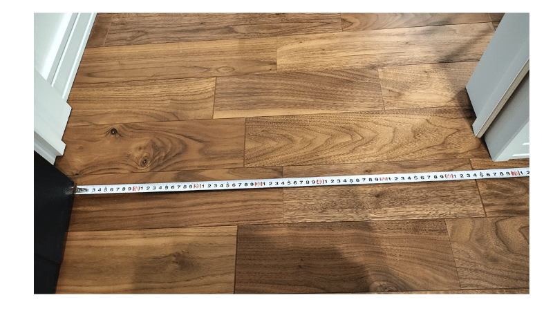 オカムラ シルフィーの搬入時に確認したドア幅68cmの実測写真。幅約70cmのシルフィーでも通過できたことを示す証拠画像。