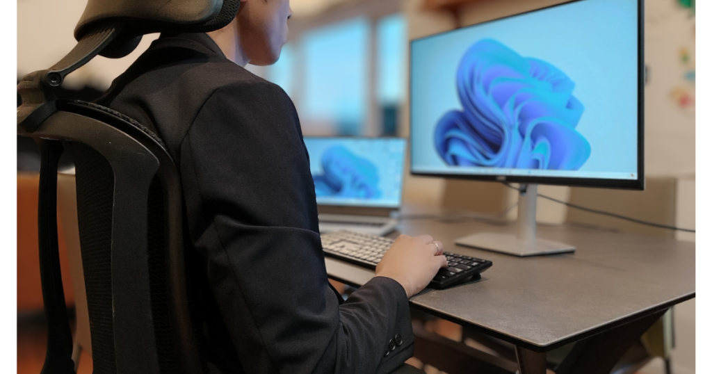 ネットの口コミに騙されず、試座を重ねて辿り着いた現在の快適なテレワーク環境(オカムラ シルフィーとデスクの組み合わせ)